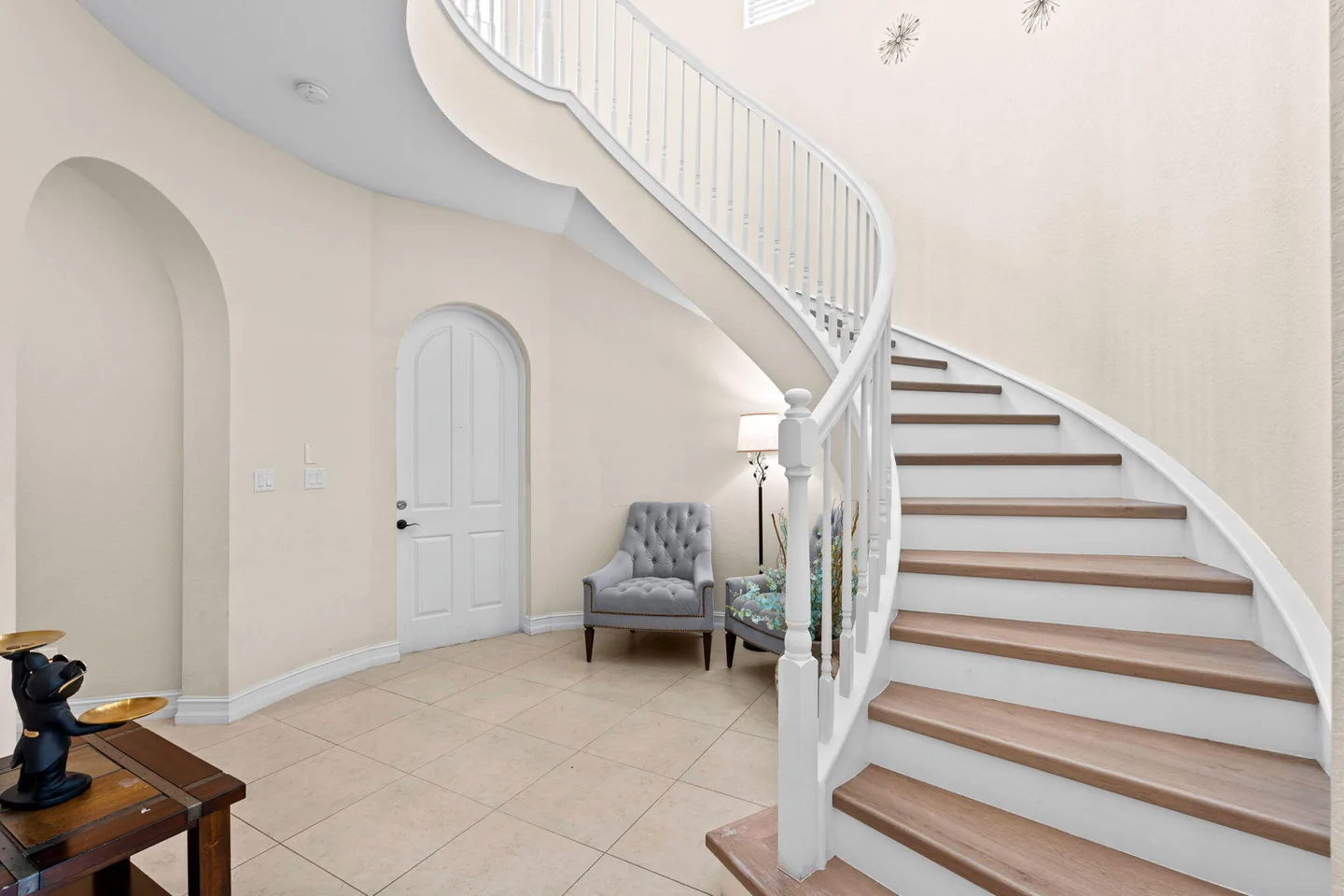 Foyer & Staircase