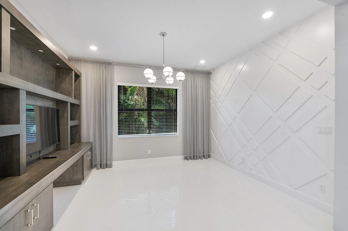 8685 Parkland Bay Dr