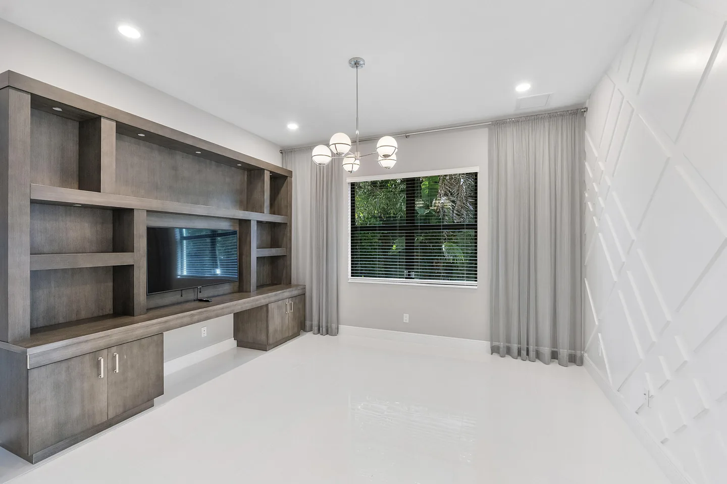 8685 Parkland Bay Dr