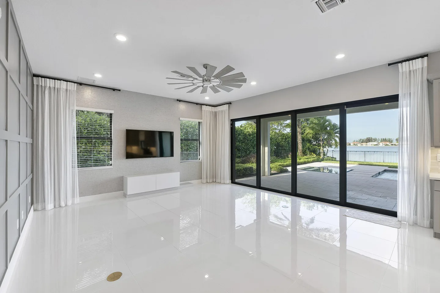 8685 Parkland Bay Dr