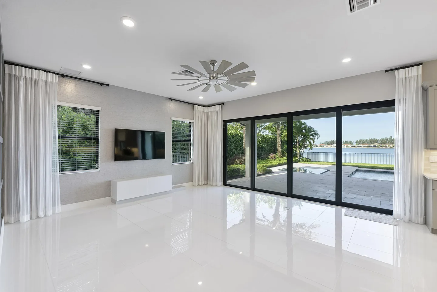 8685 Parkland Bay Dr
