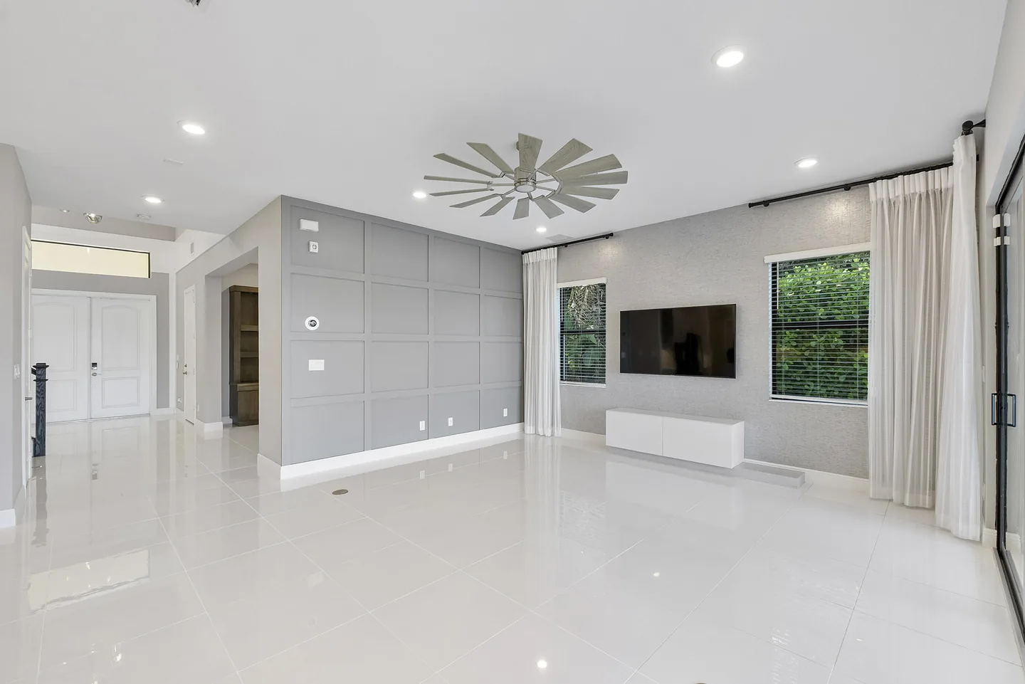 8685 Parkland Bay Dr