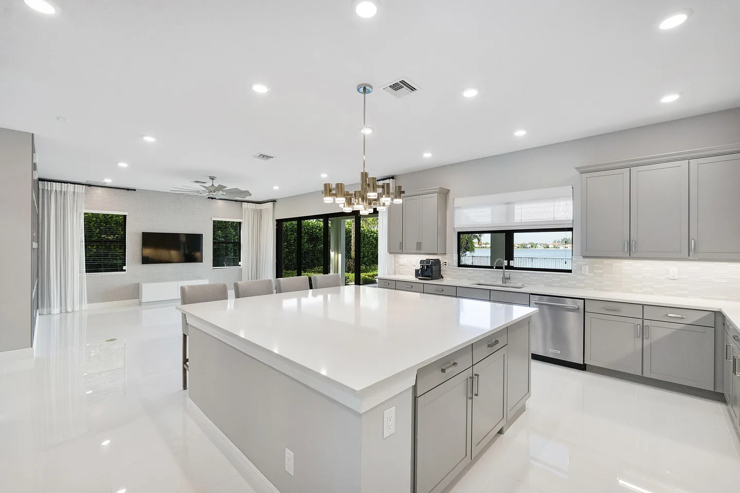 8685 Parkland Bay Dr