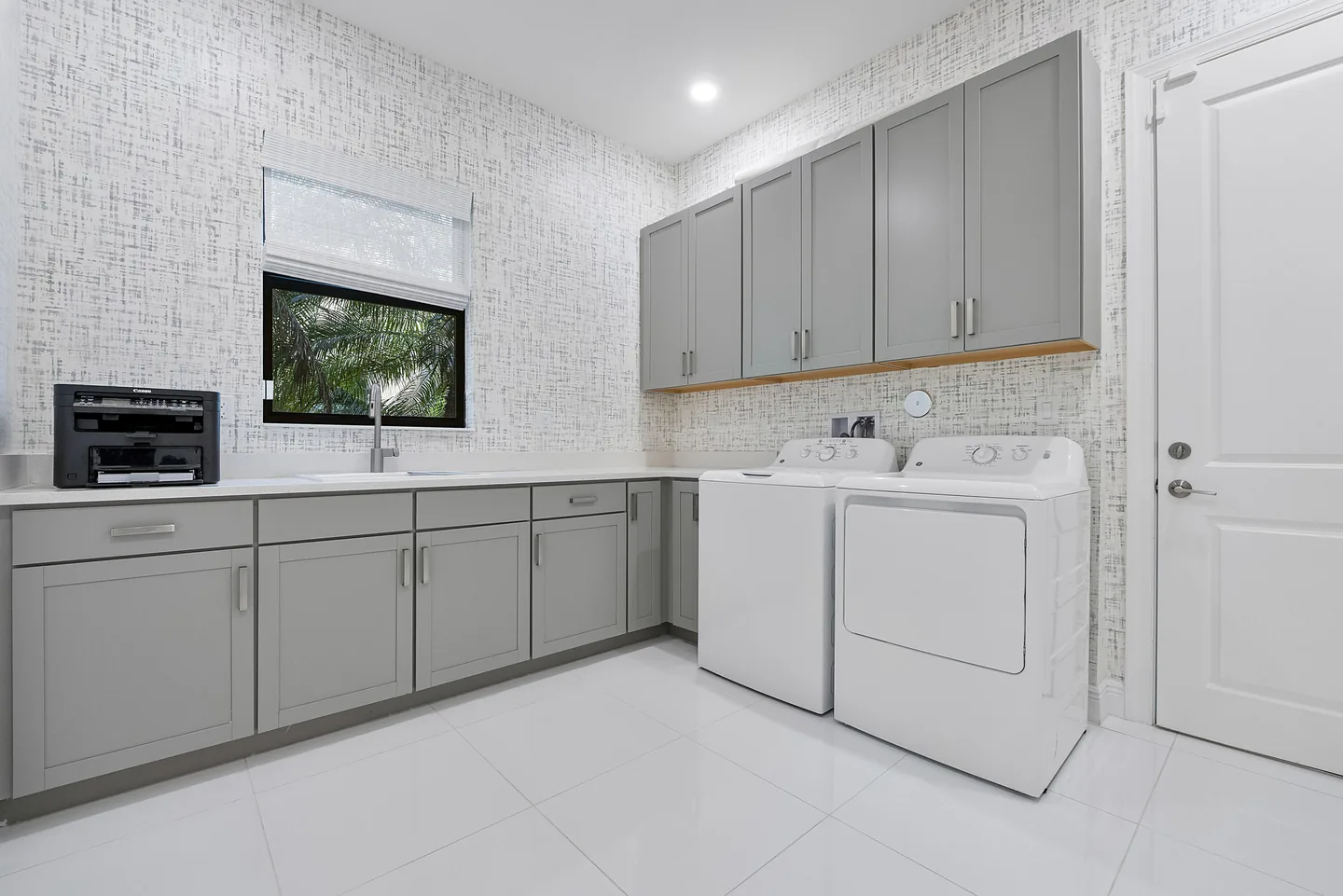 8685 Parkland Bay Dr