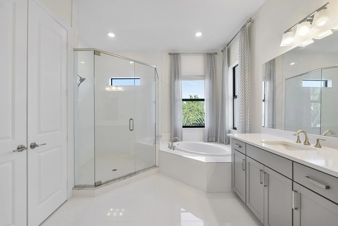 8685 Parkland Bay Dr
