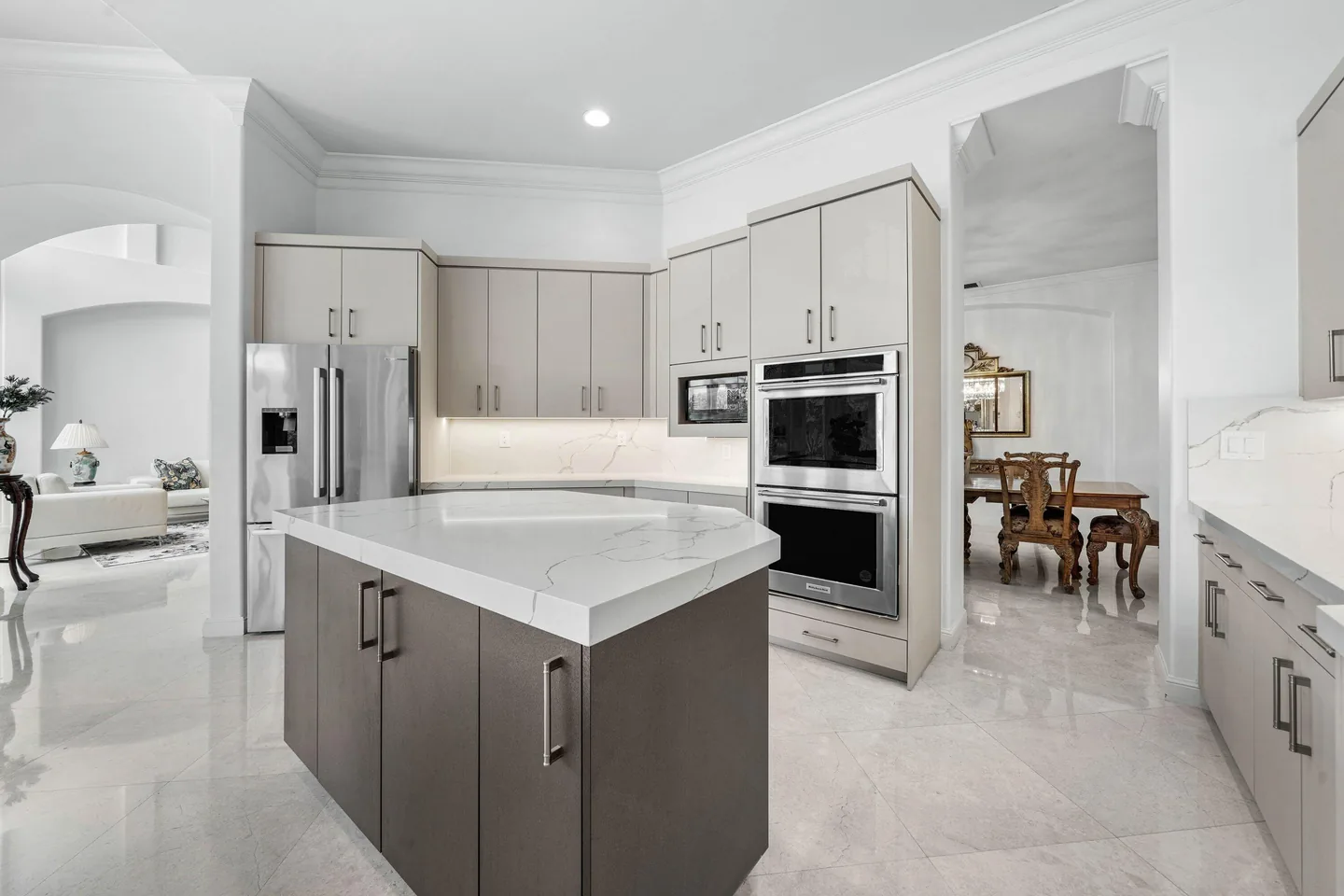 6411 Kitchen 3